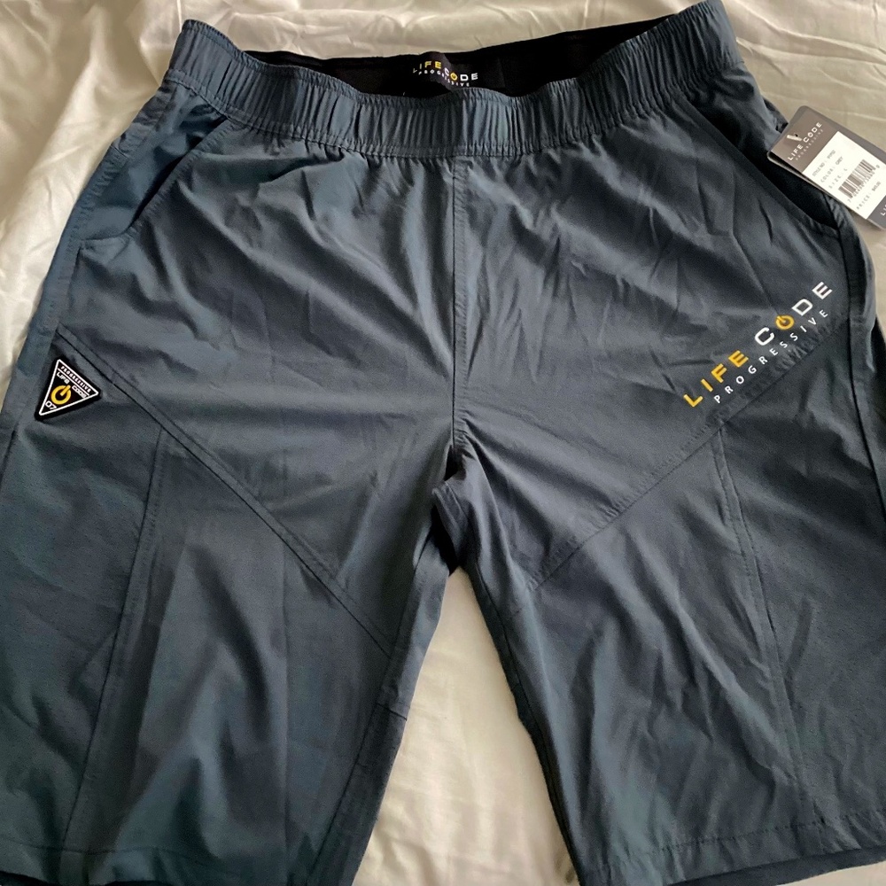 MEN shorts Size L New with tags athletic wear board swim  Life Code Progressive